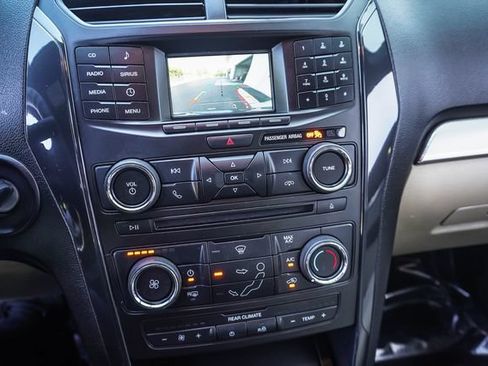 Used 2017 Ford Explorer FWD image 15