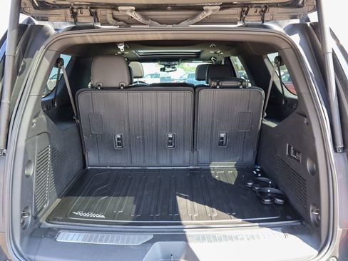 Used 2023 GMC Yukon XL AT4 w/ AT4 Premium Plus Package AWD/4WD image 5