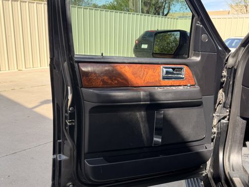 Used 2015 Lincoln Navigator 4WD image 15