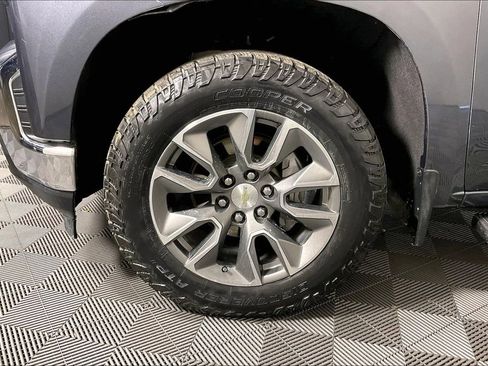 Used 2022 Chevrolet Silverado 1500 LT AWD/4WD image 11