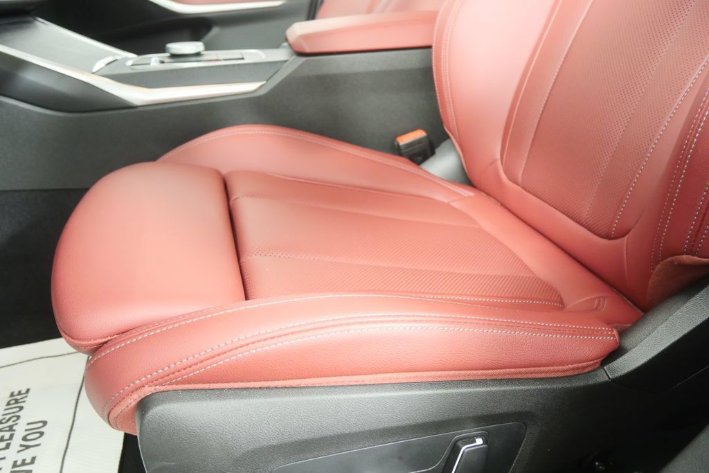 Certified 2025 BMW 330i Sedan RWD image 9