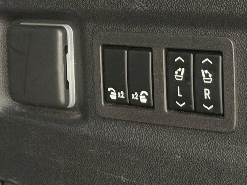 Used 2024 GMC Yukon Denali image 8