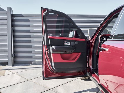 Used 2022 Rolls-Royce Cullinan Black Badge image 29