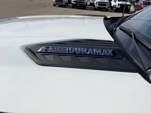 Used 2024 Chevrolet Silverado 2500 LT image 8