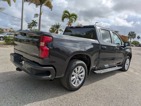 Used 2022 Chevrolet Silverado 1500 Custom image 4