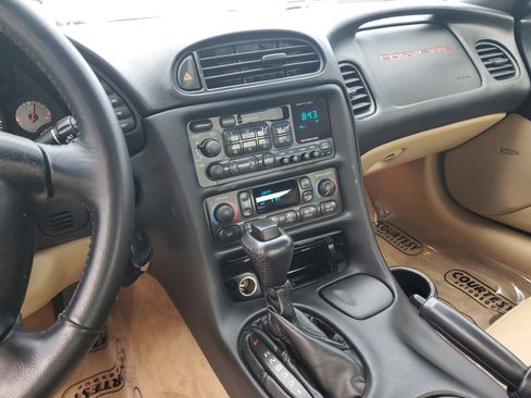 Used 2004 Chevrolet Corvette Coupe image 24