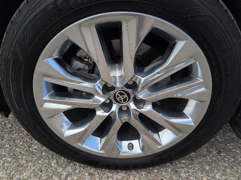 Used 2023 Toyota Highlander Limited AWD/4WD image 23