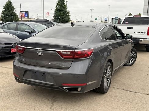 Used 2018 Kia Cadenza Premium w/ Luxury Package image 5