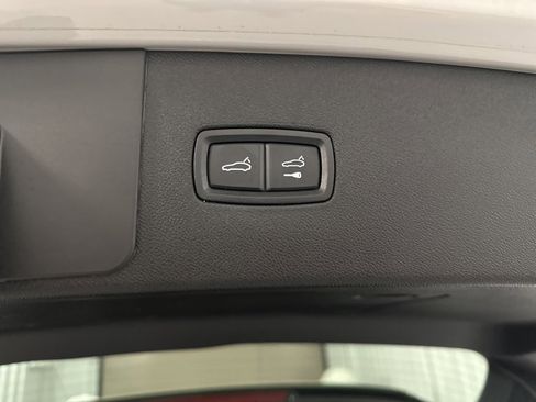 Used 2021 Porsche Cayenne Turbo image 39