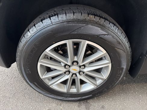 Used 2023 Chevrolet Traverse LT w/ Rear Camera Mirror Package image 13