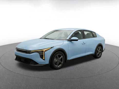 Used 2025 Kia K4 FWD image 3