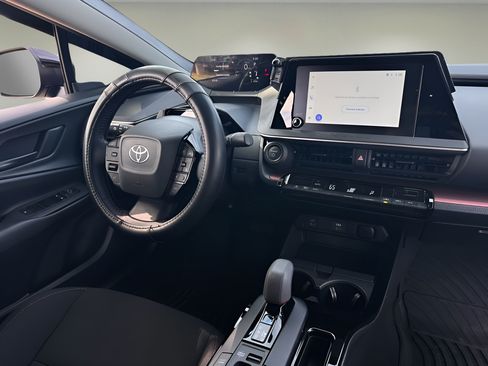 Used 2026 Toyota Prius Plug-In Hybrid FWD image 7