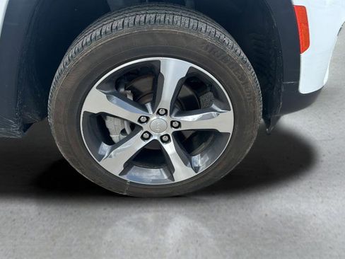 Used 2023 Jeep Grand Cherokee Limited AWD/4WD image 28