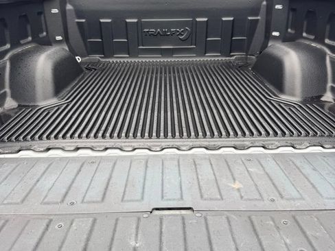 Used 2026 GMC Sierra 1500 SLT AWD/4WD image 8