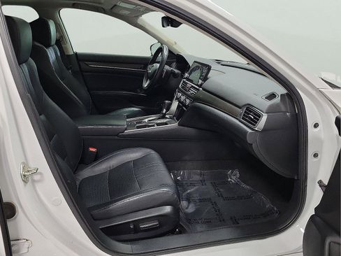 Used 2018 Honda Accord Touring image 15