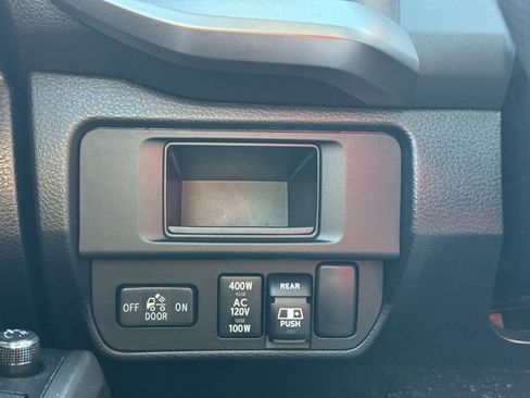 Used 2017 Toyota Tacoma Limited image 25