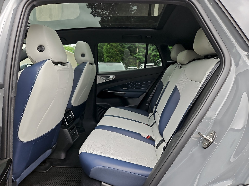 Certified 2025 Volkswagen ID.4 Pro S Plus AWD/4WD image 12