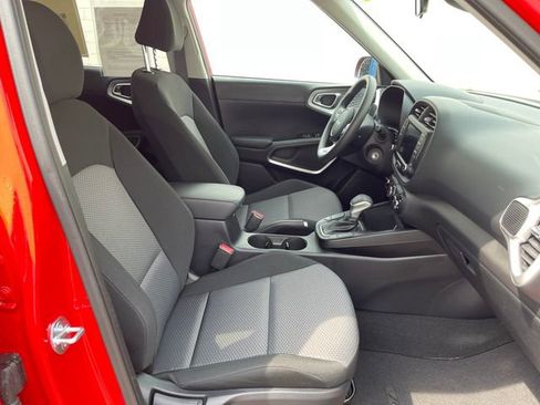 Used 2023 Kia Soul LX w/ LX Technology Package FWD image 34