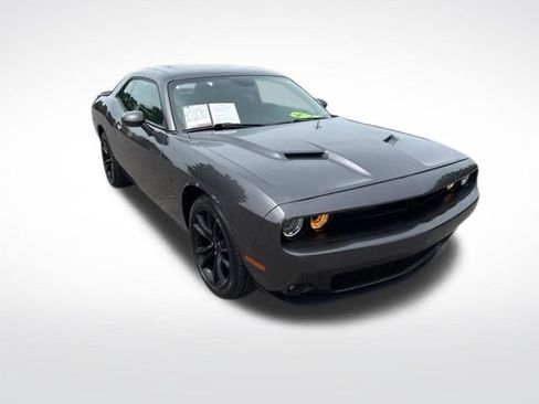 Used 2018 Dodge Challenger R/T w/ Driver Convenience Group RWD image 7
