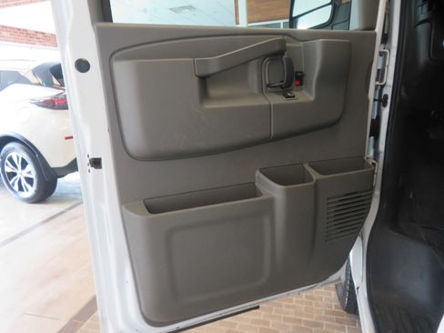 Used 2018 Chevrolet Express 3500 LT w/ LT Preferred Equipment Group RWD image 13