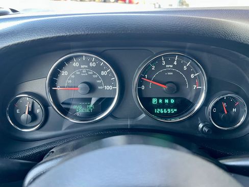 Used 2017 Jeep Wrangler Unlimited Sahara image 19