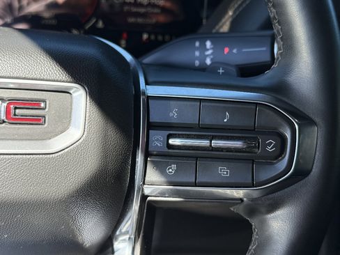 Used 2025 GMC Yukon Elevation image 16