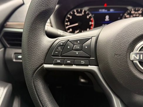 Used 2025 Nissan Altima 2.5 SV FWD image 35