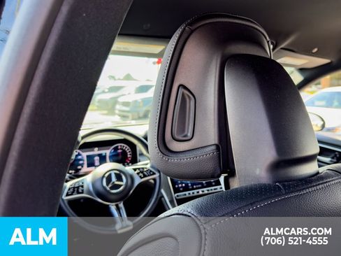Used 2025 Mercedes-Benz GLC 350e 4MATIC image 12