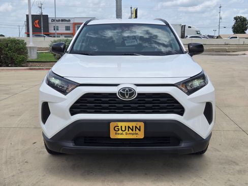 Used 2021 Toyota RAV4 LE FWD image 2