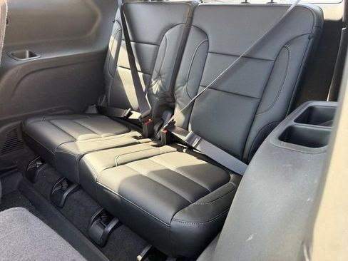 Used 2019 GMC Acadia SLT w/ LPO, Floor Liner Package FWD image 8