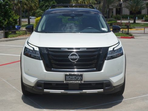 Used 2024 Nissan Pathfinder SL w/ SL Premium Package FWD image 3