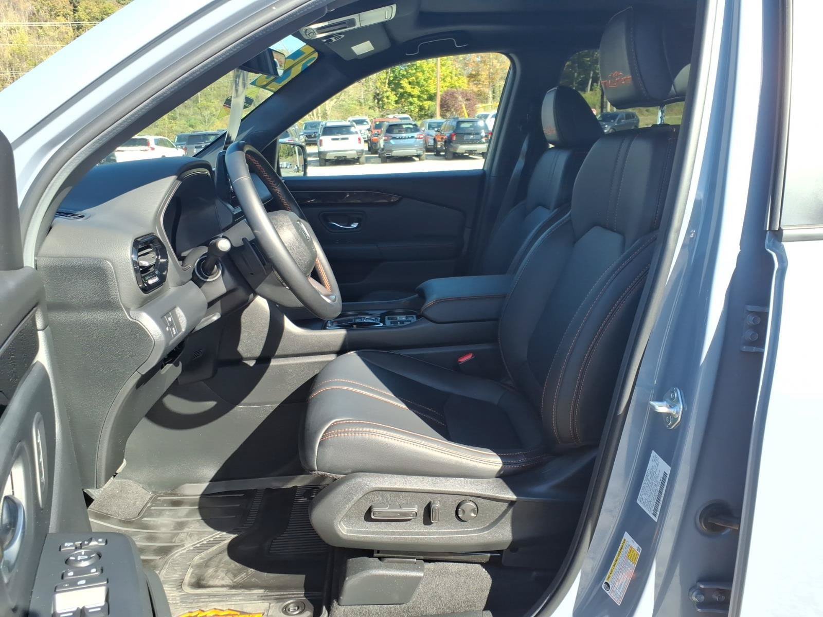 Certified 2025 Honda Pilot TrailSport image 15