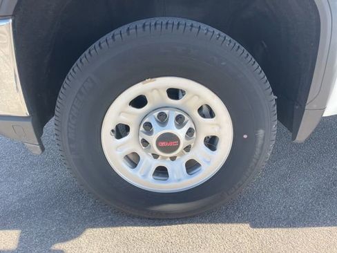 Used 2022 GMC Sierra 2500 Pro w/ Convenience Package image 10