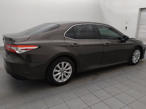 Used 2018 Toyota Camry LE w/ Moonroof Package image 10