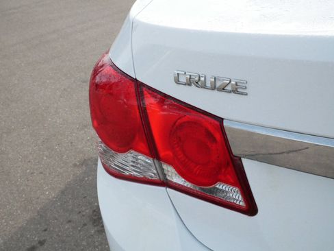 Used 2015 Chevrolet Cruze LT image 18