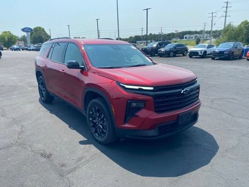 Used 2025 Chevrolet Traverse LT w/ Midnight/Sport Edition FWD image 8