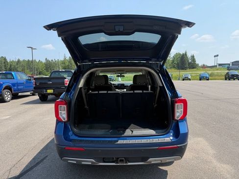 Used 2020 Ford Explorer XLT w/ Equipment Group 202A AWD/4WD image 3