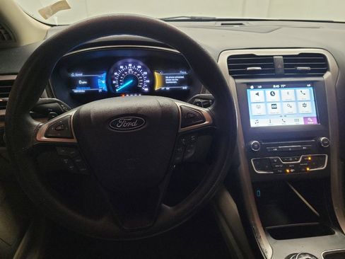 Used 2018 Ford Fusion SE w/ Fusion SE Technology Package FWD image 22