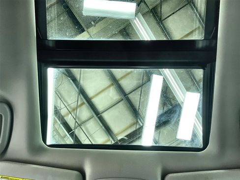 Used 2016 Nissan Rogue SV w/ SV Premium Package image 29