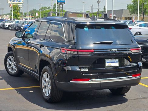 Used 2023 Jeep Grand Cherokee Limited w/ Trailer Tow Prep Group (B) AWD/4WD image 16