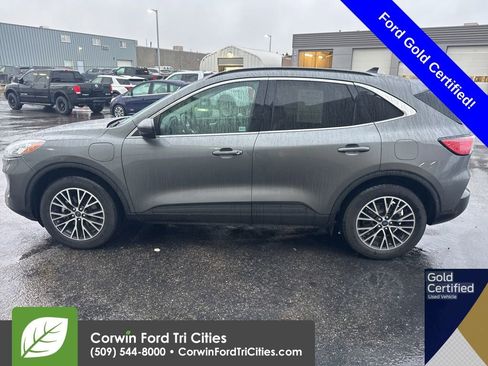 Used 2022 Ford Escape Titanium w/ Class II Trailer Tow Package image 16