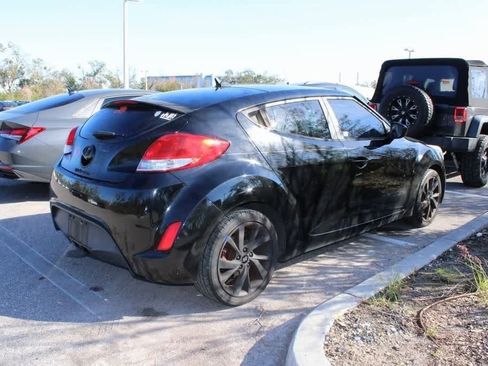 Used 2016 Hyundai Veloster image 3