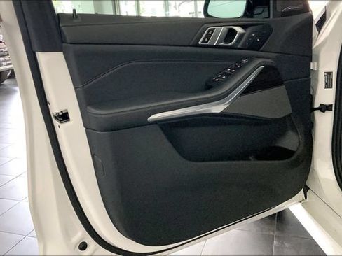 Used 2025 BMW X5 sDrive40i w/ Executive Package RWD image 10