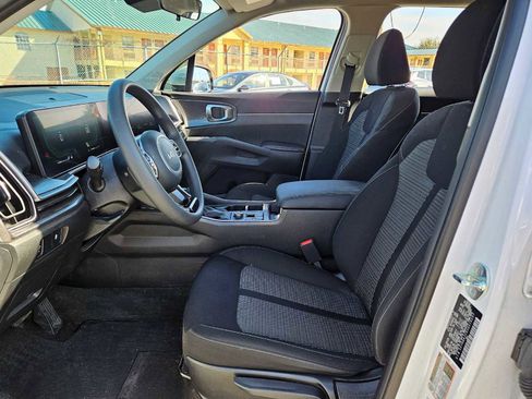 Certified 2025 Kia Sorento LX image 14