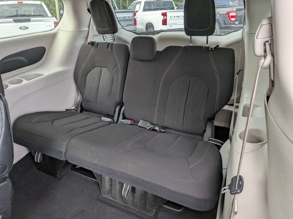 Used 2022 Chrysler Voyager LX FWD image 16