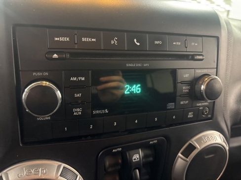 Used 2014 Jeep Wrangler Unlimited Sahara w/ Connectivity Group image 20