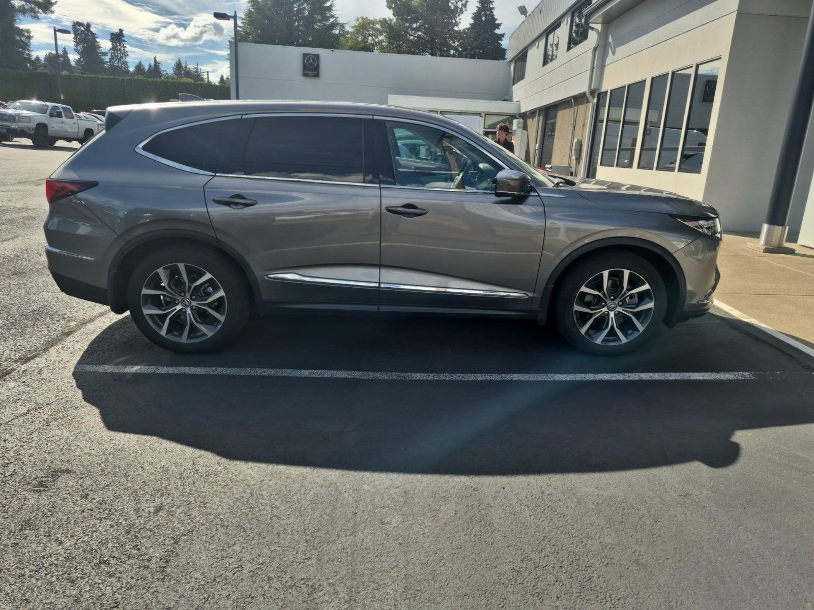Used 2023 Acura MDX w/ Technology Package AWD/4WD image 5