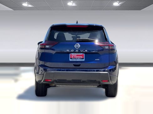Used 2025 Nissan Rogue SV AWD/4WD image 10