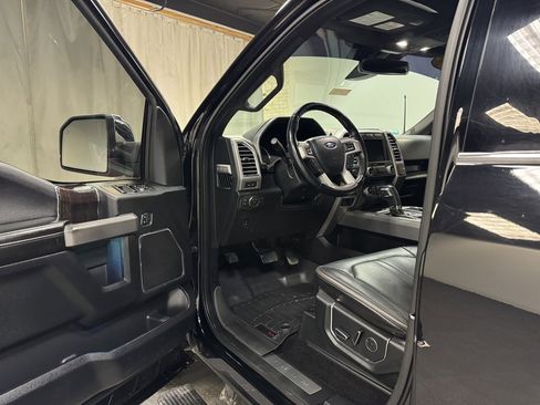 Used 2017 Ford F150 Platinum w/ Equipment Group 701A Luxury image 21