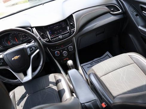 Used 2020 Chevrolet Trax LT w/ LT Convenience Package FWD image 16